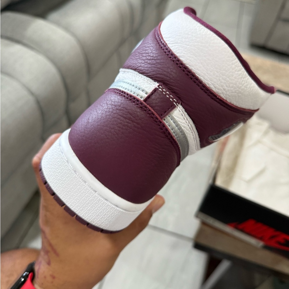 Nike Air Jordan 1 bordeax - Picture 7 of 10